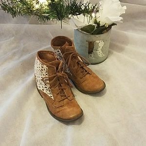 Candies Girls Size 13 Light Brown boots with Lace